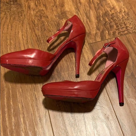 Betsey Johnson Platform Mary Jane heels - Red - Picture 3 of 8